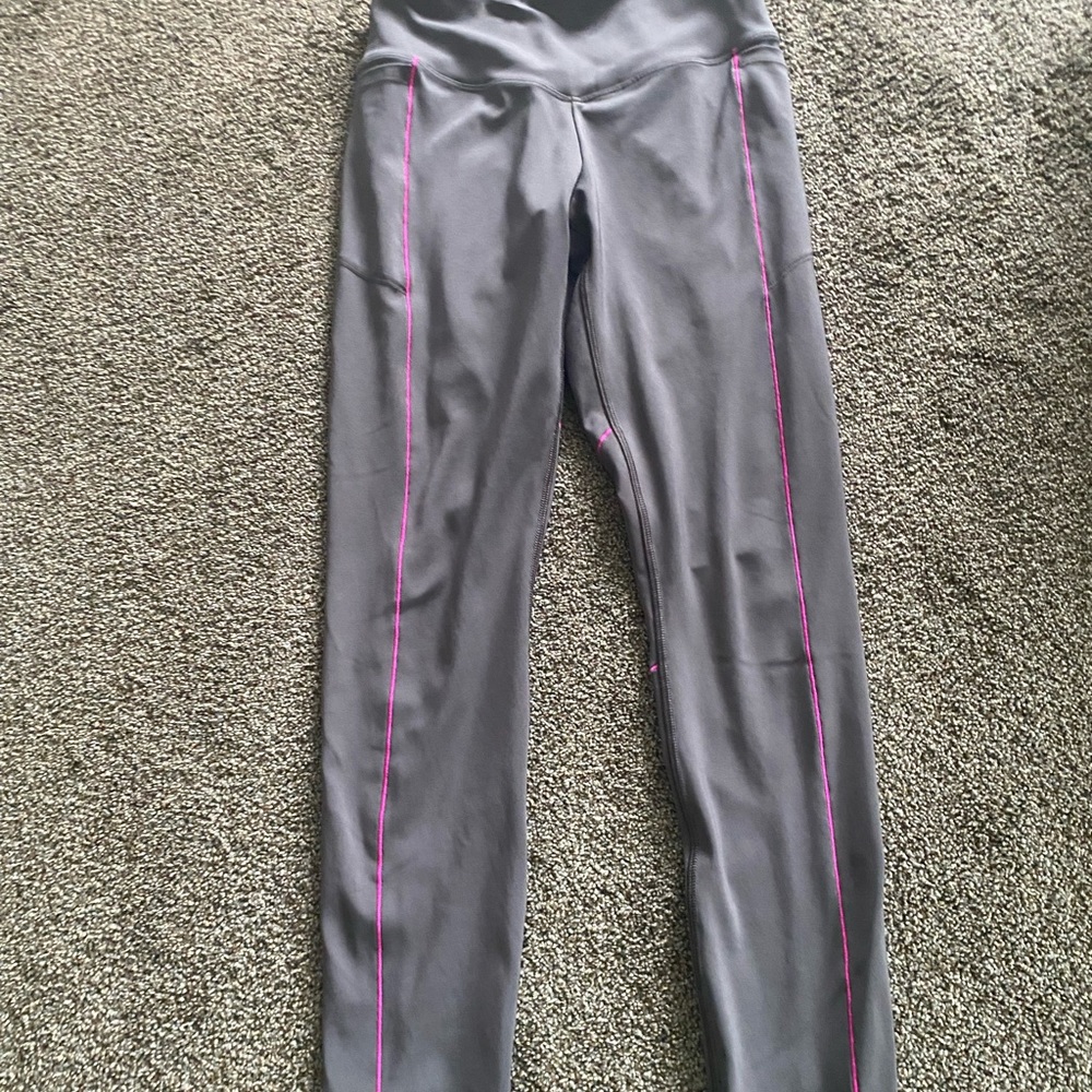 Beautiful pair of pink ultimate leggings size small